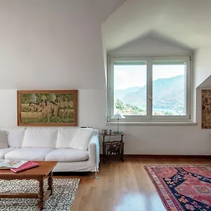 Appartamento I D'a Charming Penthouse - View- Como- House-130 Mt-2 Double Bedrooms And 2 Double Bathrooms A Spacious Living Room-full Equipped Kitchen-private Garden And Terrace-private Covered Parking, Côme